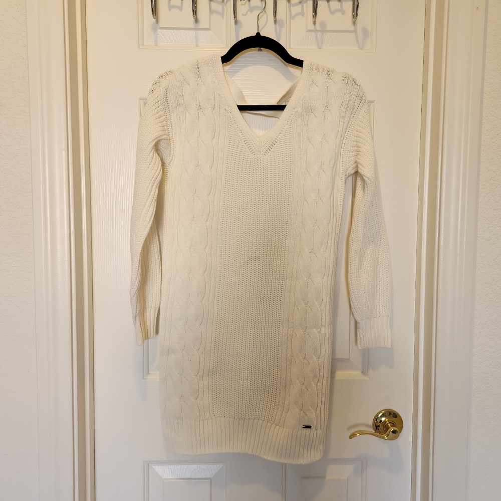 Hollister Women's Cream Sweater